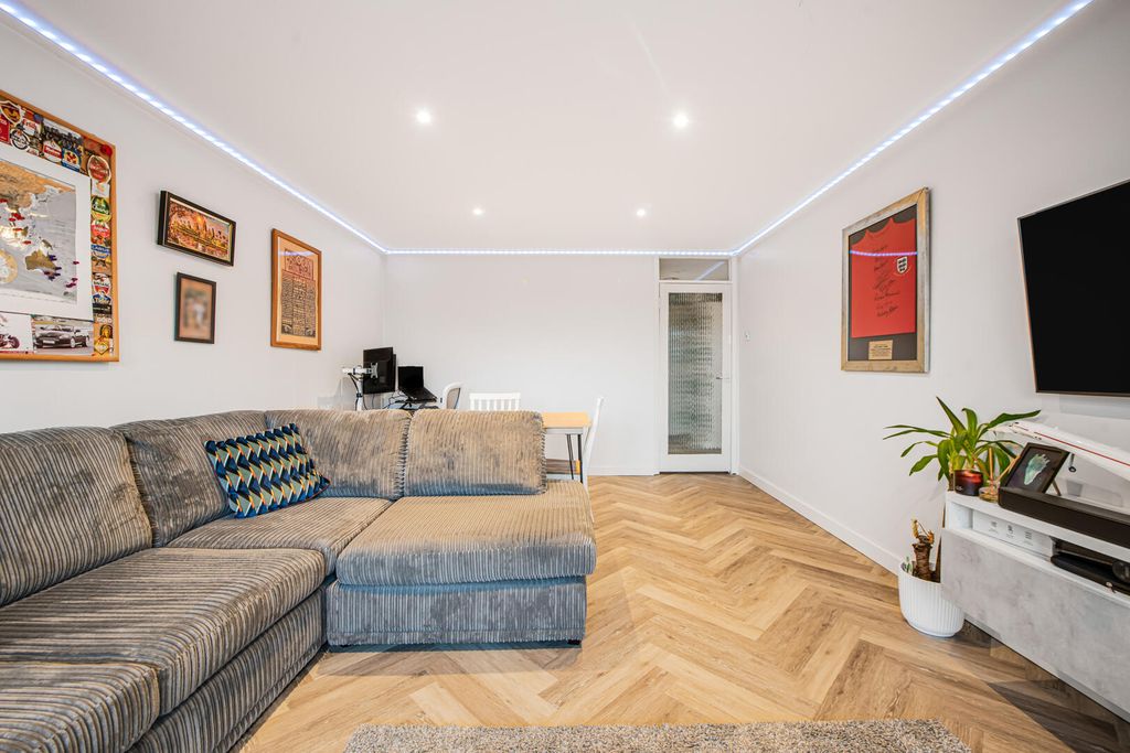 Property photo 2 of 24 Living Room