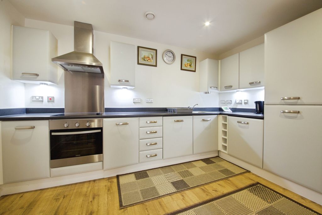 Property photo 2 of 20