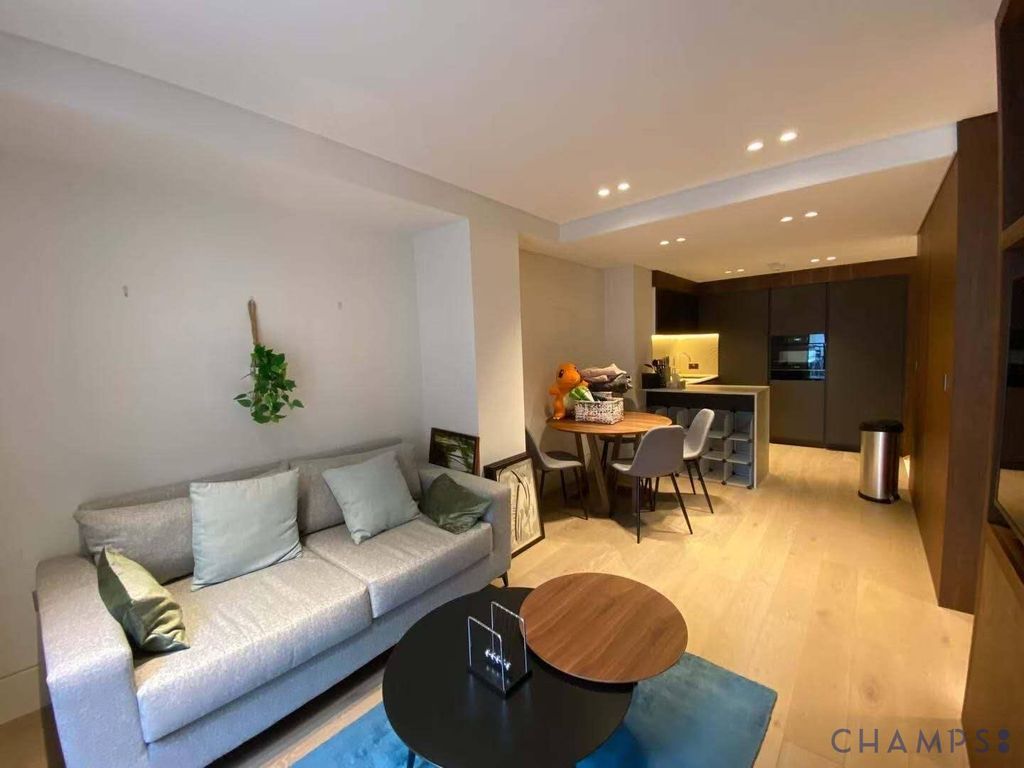 Property photo 2 of 9 Gallery