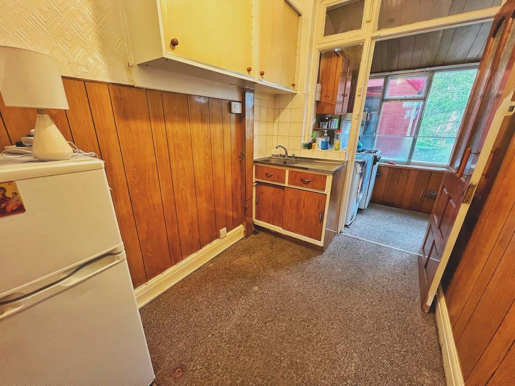 Property photo 3 of 16 Kitchen