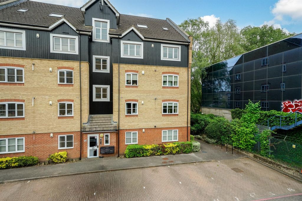 Property photo 2 of 13 70-Longman-Court-3.Jpg