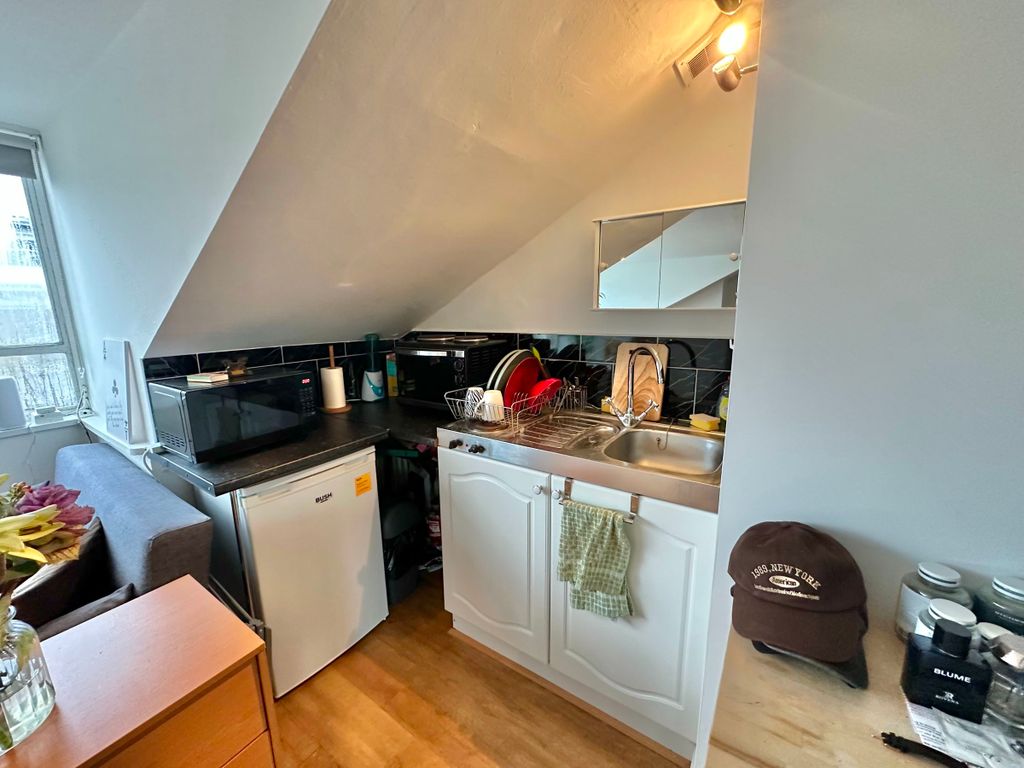 Property photo 3 of 5