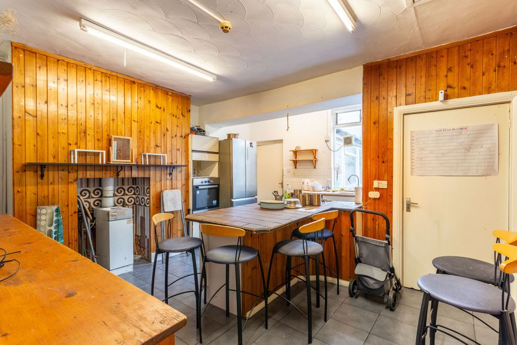 Property photo 3 of 24