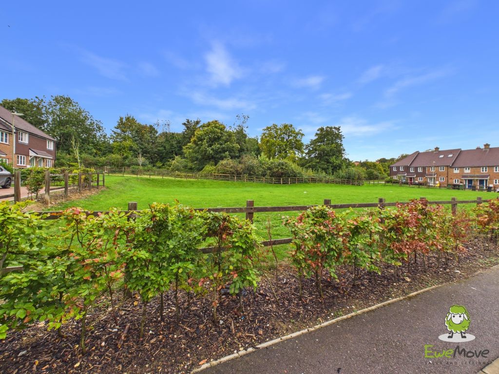 Property photo 2 of 14 Ewemove Estate Agents Basingstoke
