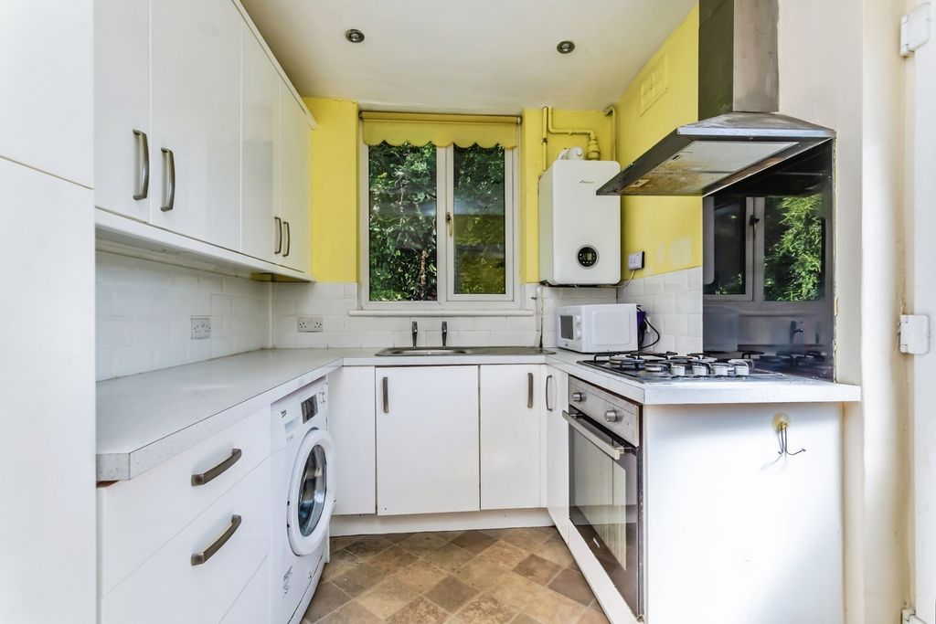 Property photo 2 of 18 Kitchen