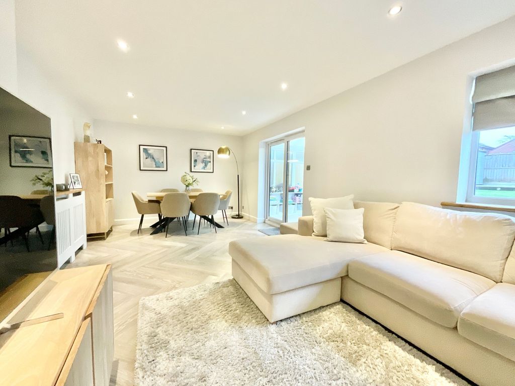 Property photo 2 of 28