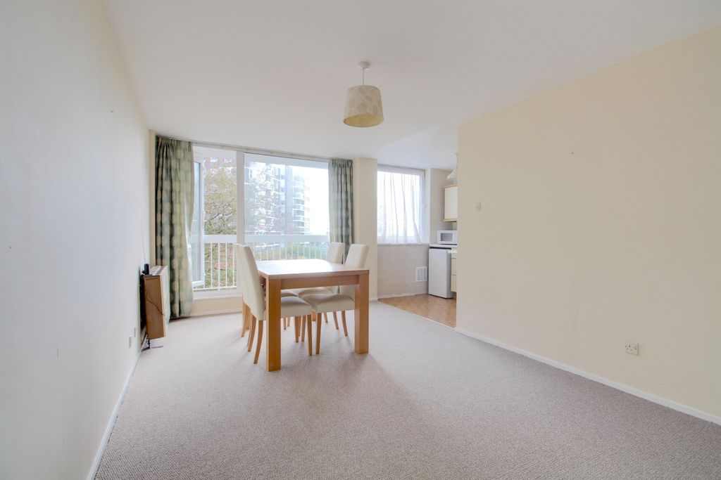 Property photo 3 of 9 Lounge Diner