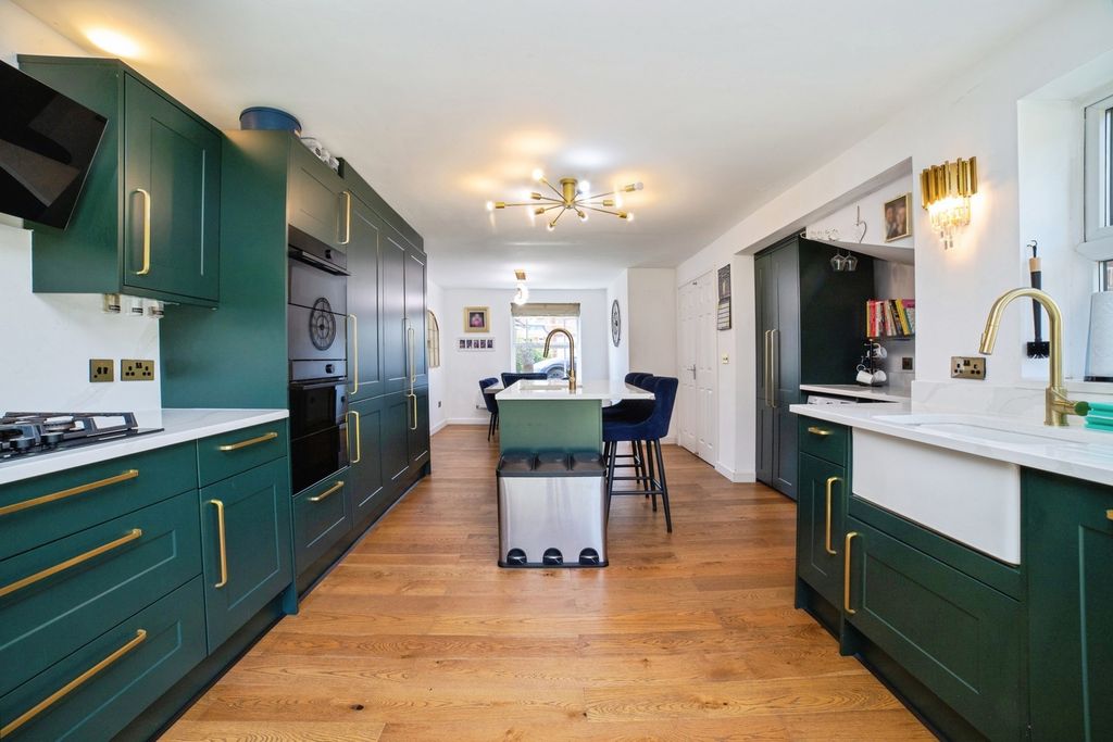 Property photo 3 of 21 Pbox-Img.Jpg