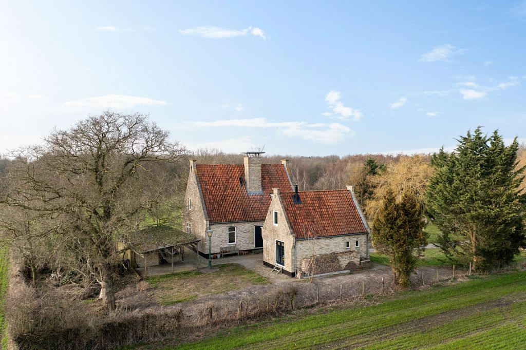 Property photo 2 of 64