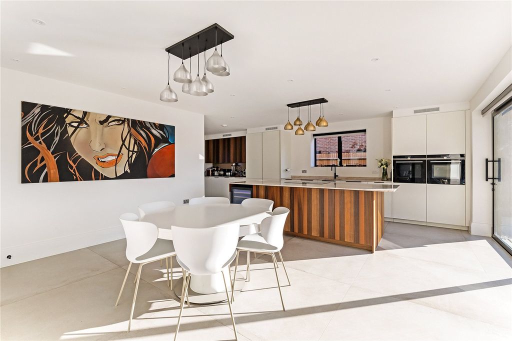Property photo 3 of 13 Dining/Kitchen