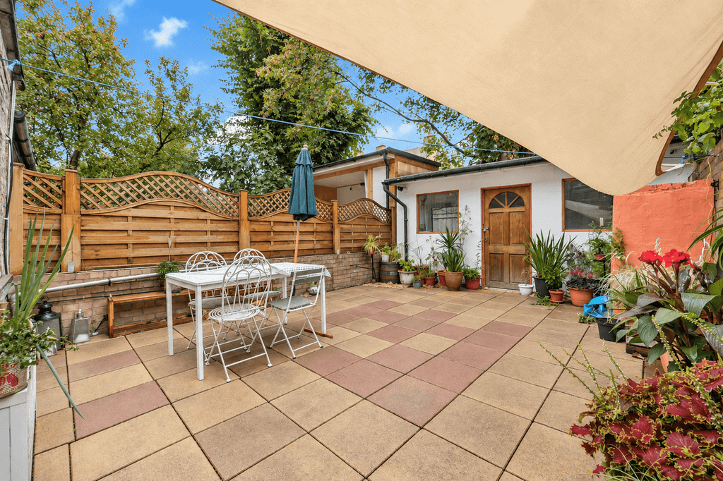 Property photo 2 of 21 31 Glenarm 23