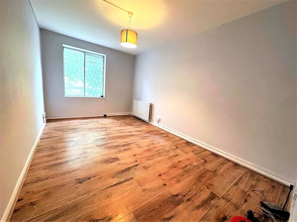 Property photo 2 of 4 Picture No. 03