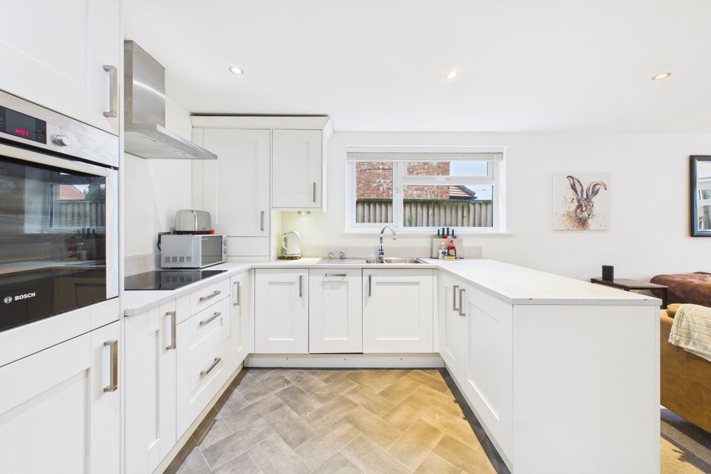 Property photo 3 of 14 Cam03162G0-Pr0401-Still010