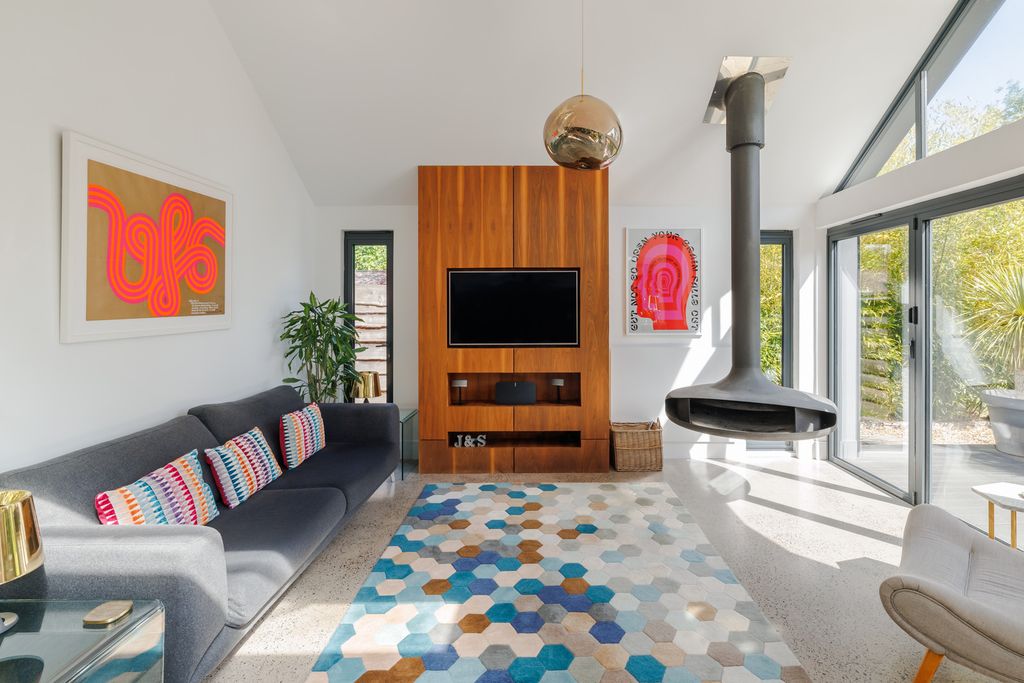 Property photo 3 of 40 347326 - Littleton Lodge, 39, High Street, Littleton Panell, Sn10 4Es-1.Jpg
