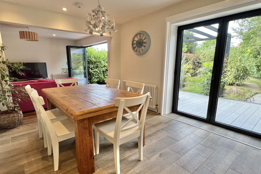 Property photo 3 of 20 Dining Area