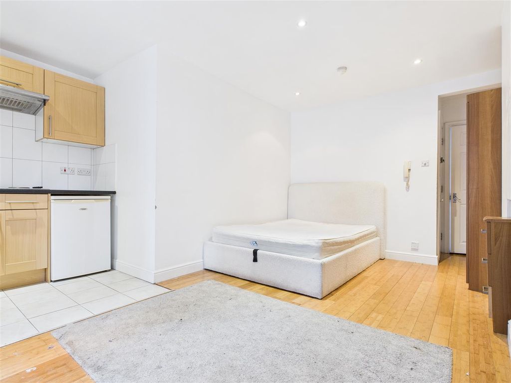 Property photo 3 of 5 Cam04419G0-Pr0049-Still003.Jpg