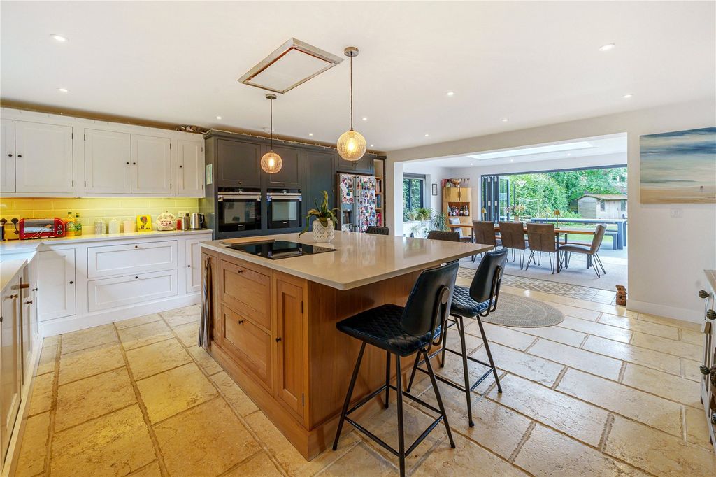 Property photo 2 of 19 Kitchen/ Breakfast