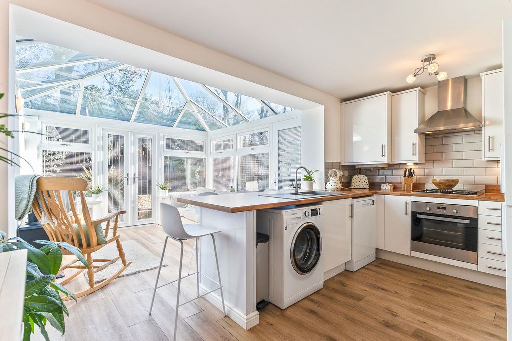 Property photo 2 of 25