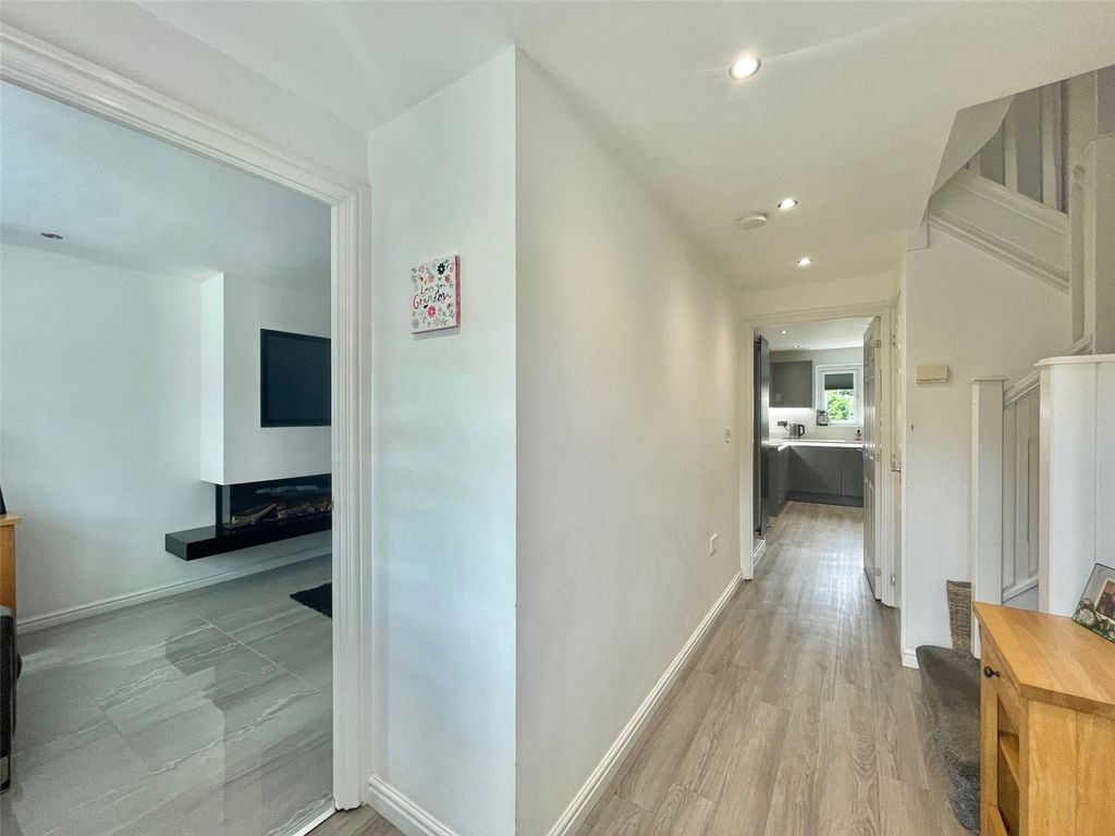 Property photo 2 of 25 Picture No. 12