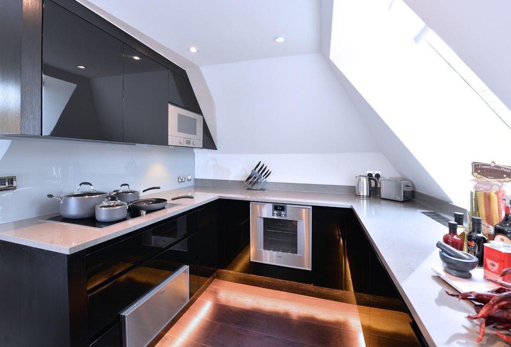 Property photo 2 of 27 Dukest-27.Jpg