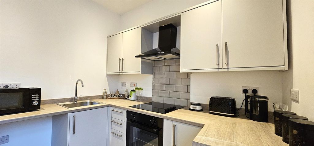 Property photo 3 of 8 Kitchen Units.Jpg