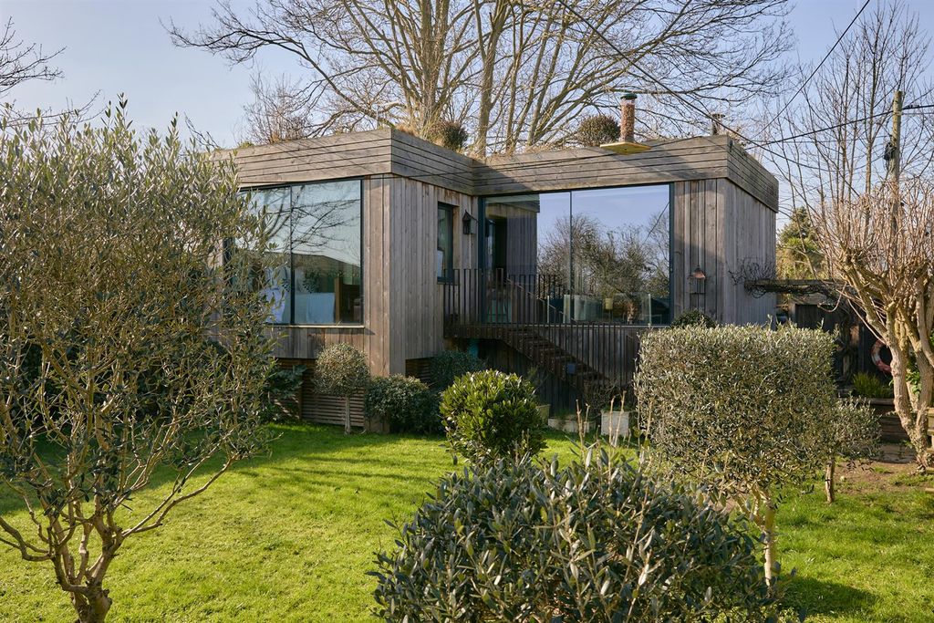 Property photo 2 of 35