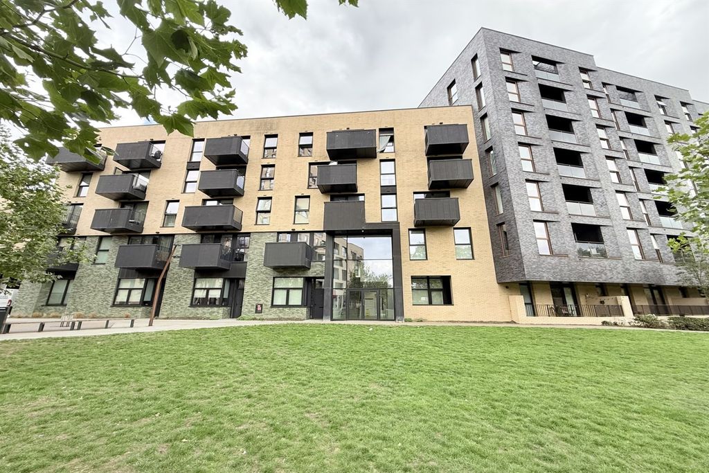 Property photo 2 of 16 (Main)