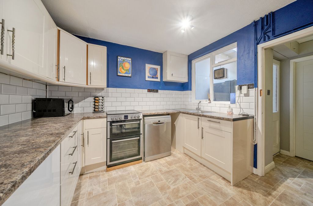 Property photo 3 of 15 1421352-17-69A98A...