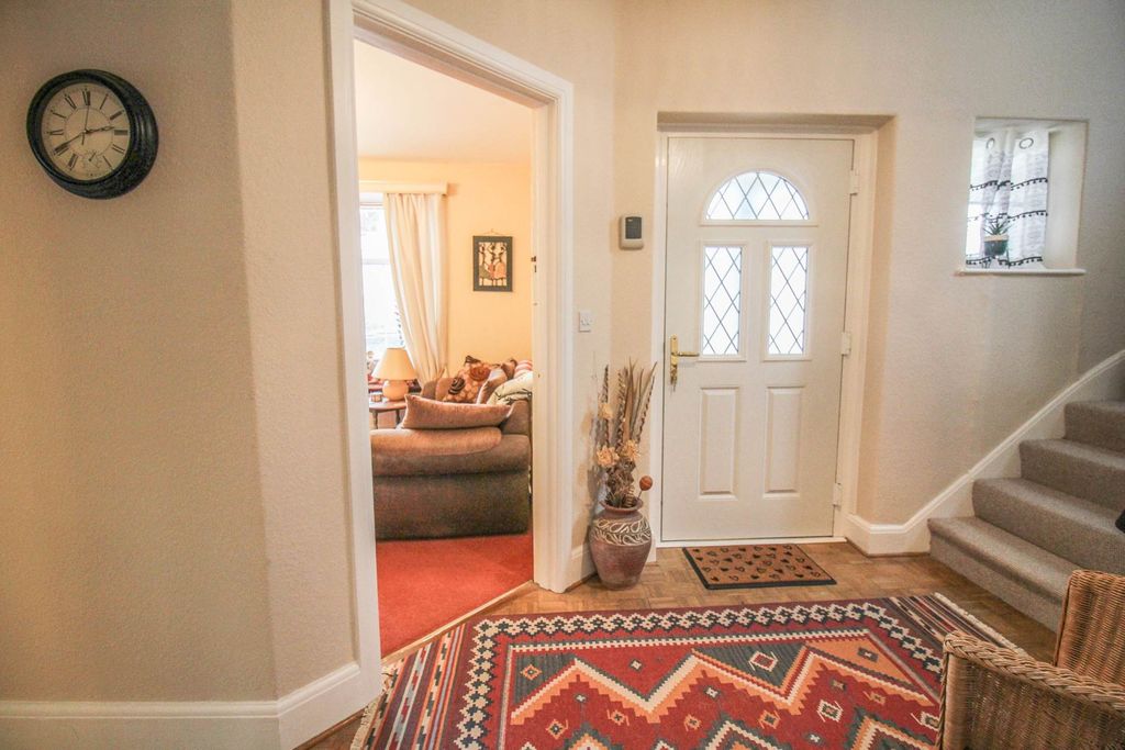 Property photo 3 of 28