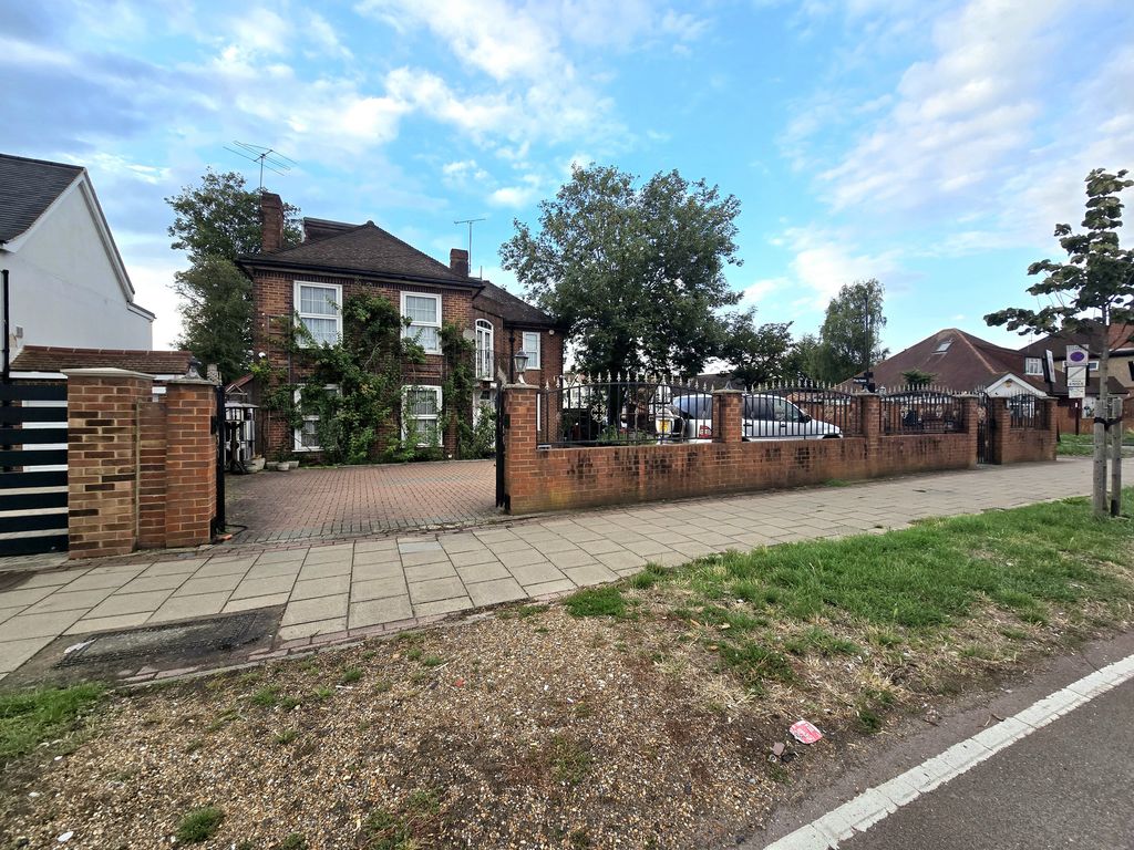 Property photo 1 of 44