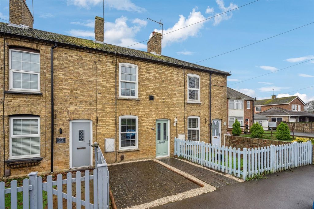 Property photo 1 of 14 Leighton Road, Toddington