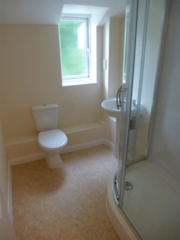 Property photo 2 of 8 Bathroom