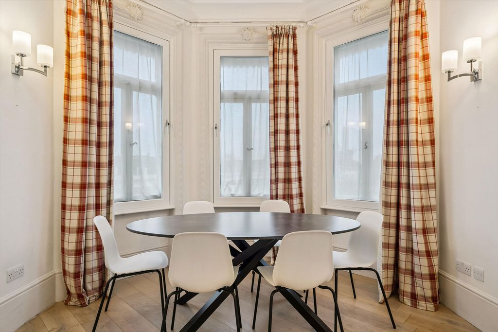 Property photo 3 of 21 Image