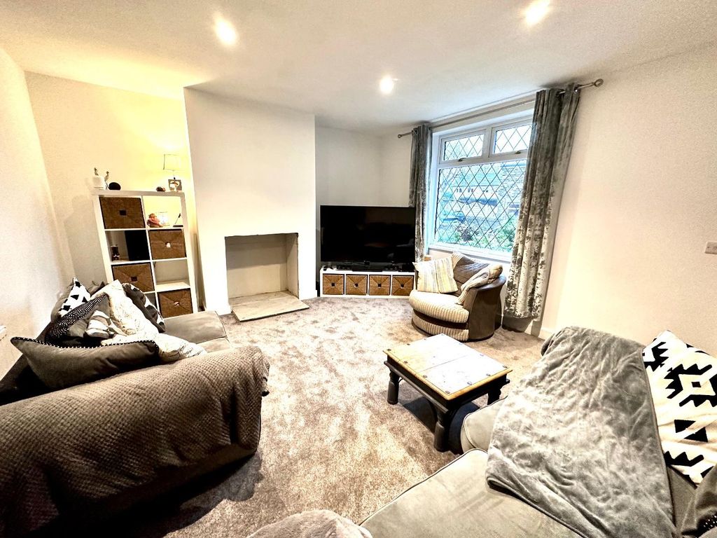 Property photo 2 of 16 Lounge