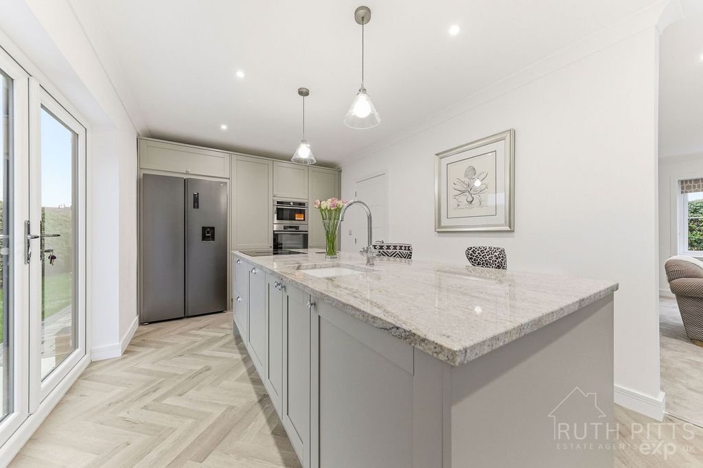 Property photo 3 of 29