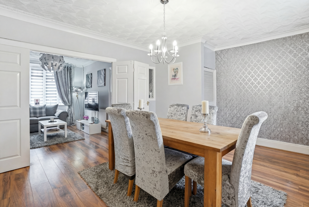 Property photo 3 of 18 Dsc05901Declutterefbdd0Af3Ad94Fe0B06d671F30c1A8Ca