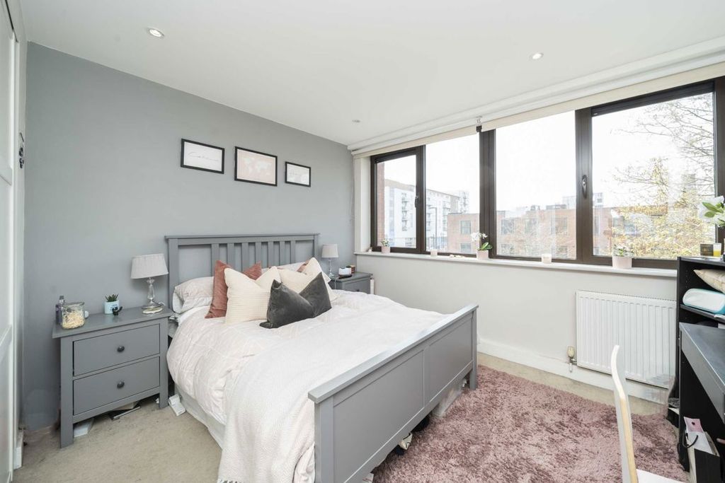 Property photo 3 of 4