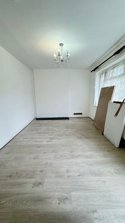 Property photo 2 of 9 Photo 1