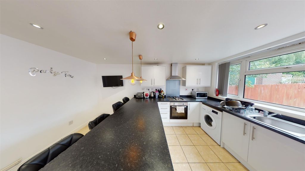 Property photo 1 of 14 Kitchen