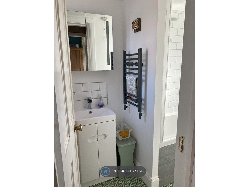 Property photo 3 of 9 Bathroom