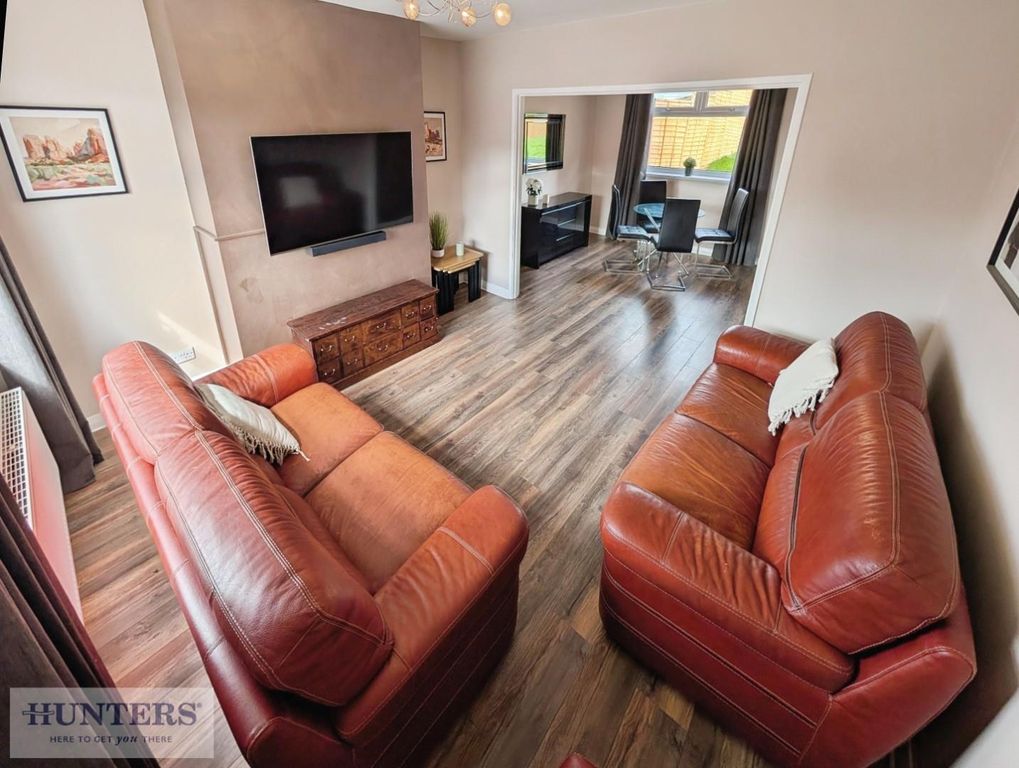 Property photo 3 of 18 Lounge
