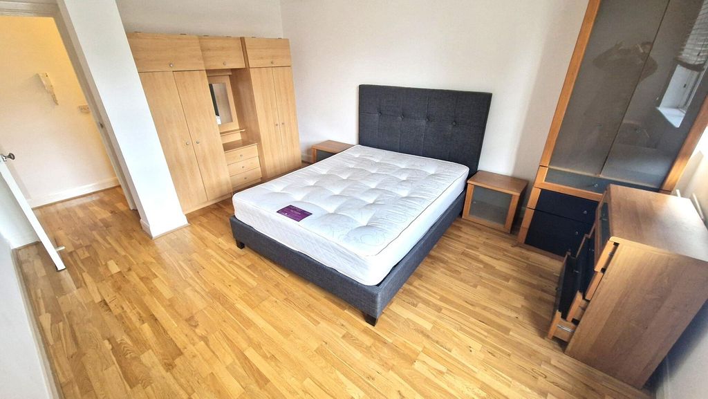 Property photo 3 of 6 Bedroom