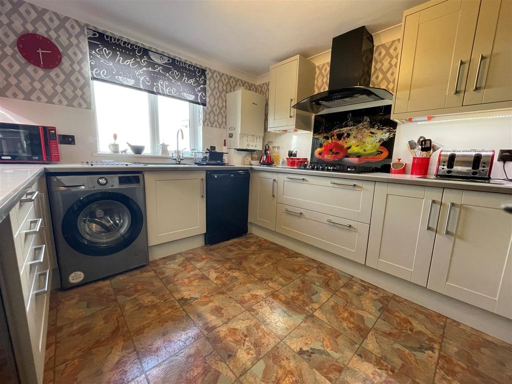 Property photo 1 of 10 Kitchen.Jpg