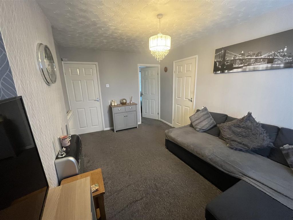 Property photo 2 of 10 Lounge