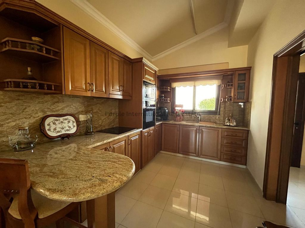 Property photo 3 of 28