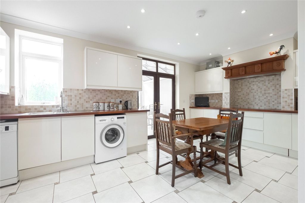 Property photo 2 of 23 Dining Kitchen