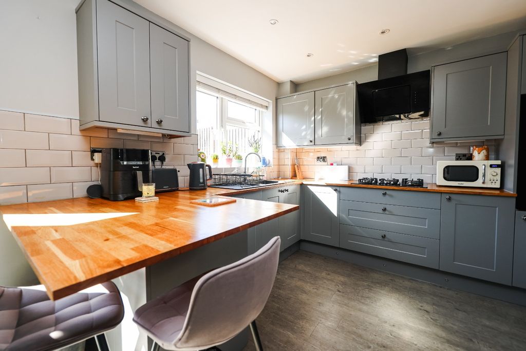 Property photo 2 of 20 4993521