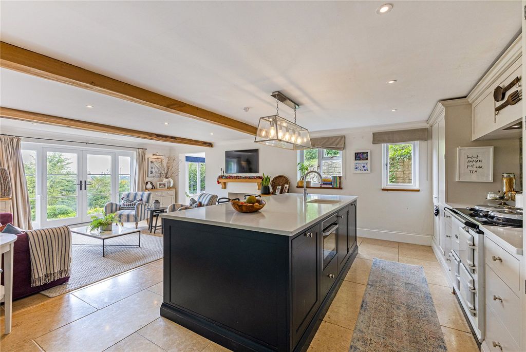 Property photo 3 of 14 Kitchen