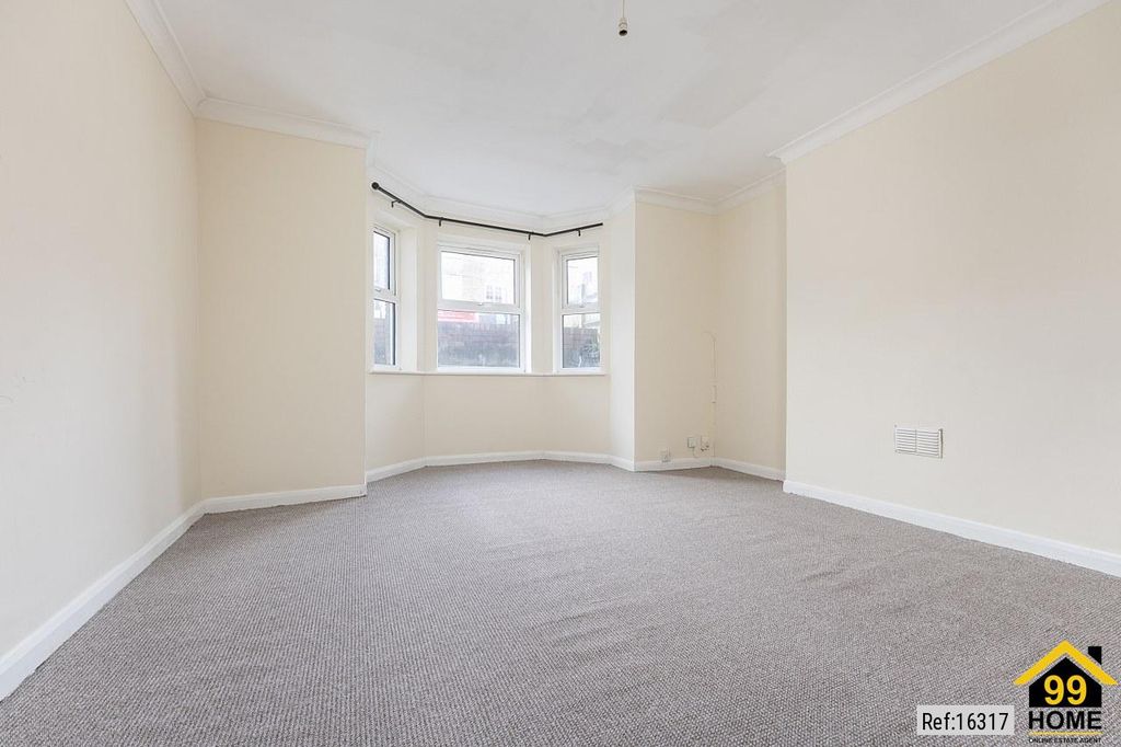 Property photo 1 of 11 Photo 0