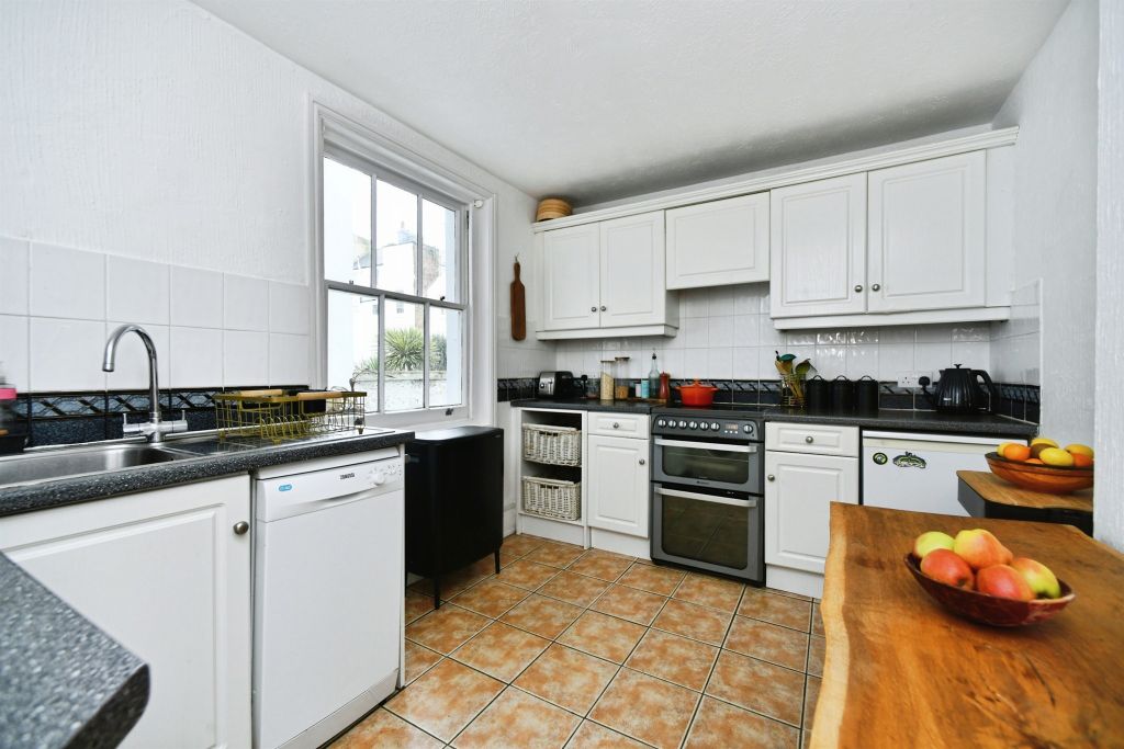 Property photo 3 of 18